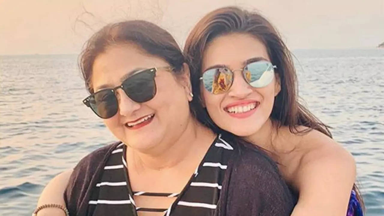 Kriti Sanon with mother Geeta Sanon