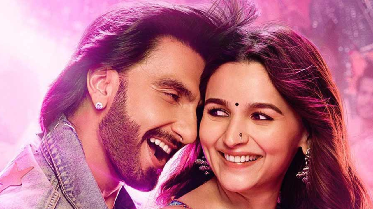 Ranveer Singh STOLE His Mom's Super Expensive Diamond Earrings For Rocky Aur Rani Ki Prem Kahani, But...