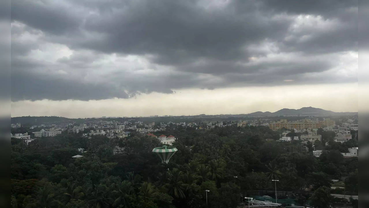 Chennai Rains Heavy Rains Lash City Several Areas Witness Traffic Snarls