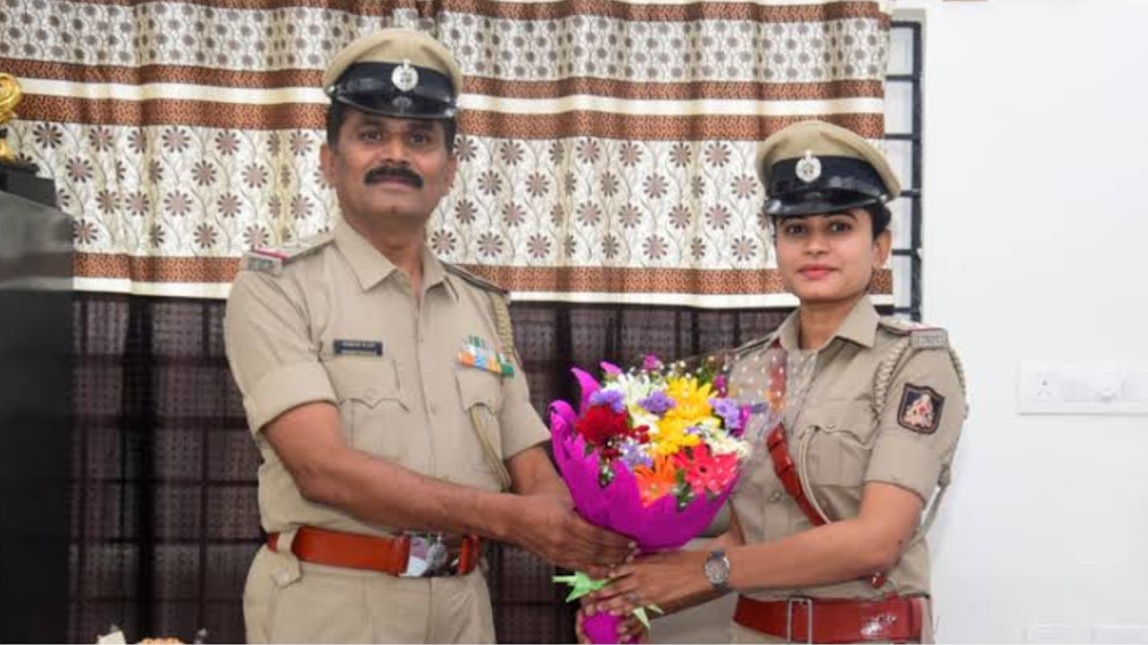 Retiring Sub-Inspector Welcomes Daughter With Flowers As She Takes Over His Post