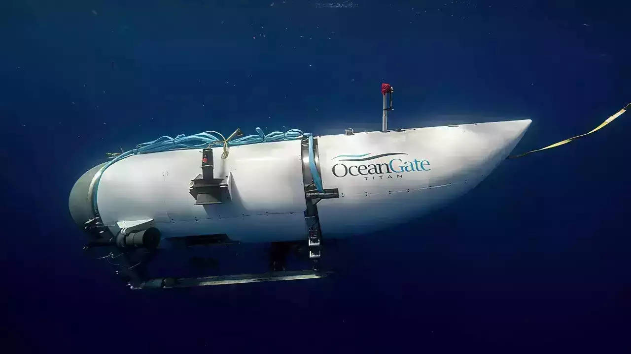 OceanGate's Titan sub diving towards the seafloor when it begins to crumble like a stomped tin can