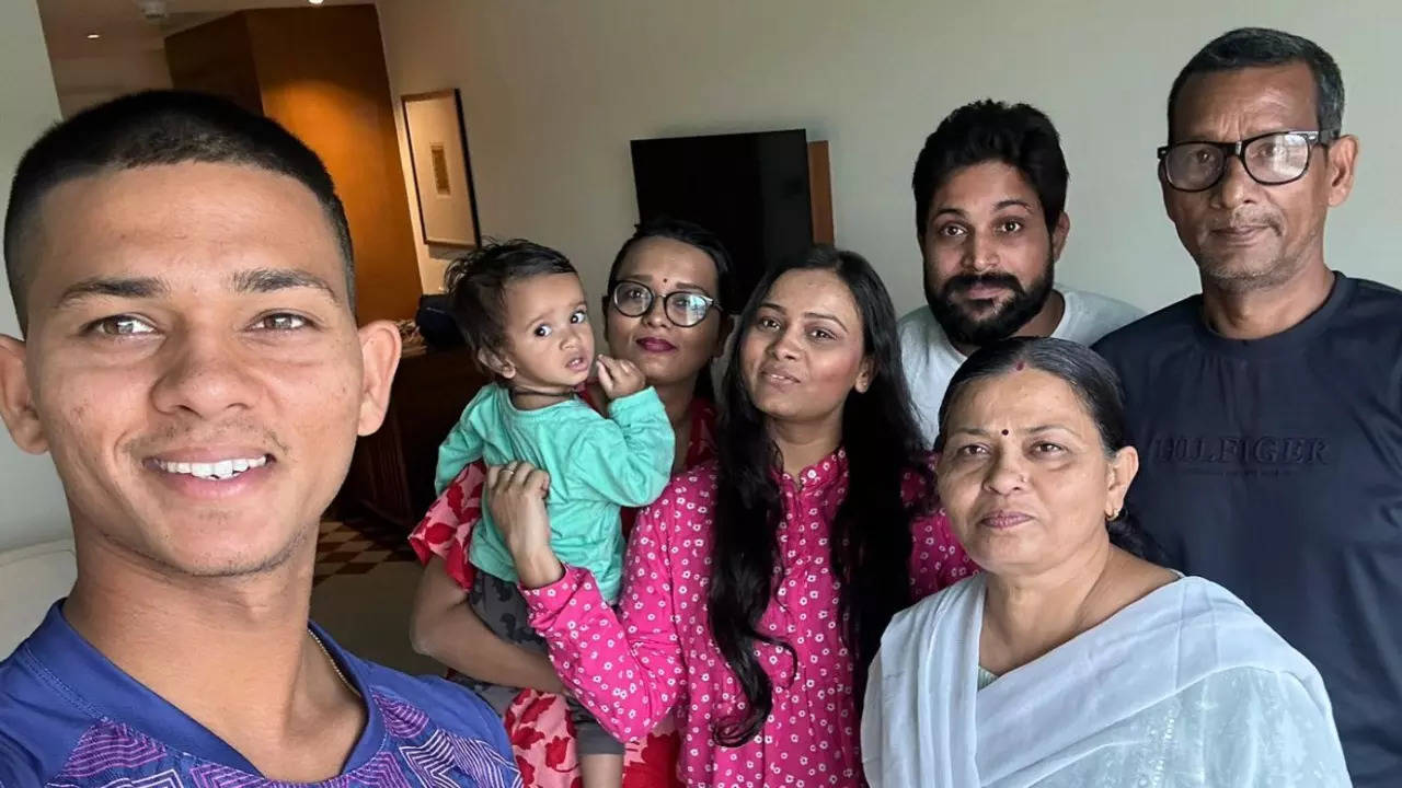 My Father Started Crying: Yashasvi Jaiswal Shares Family's Emotional Reactions On His Maiden India Call-Up