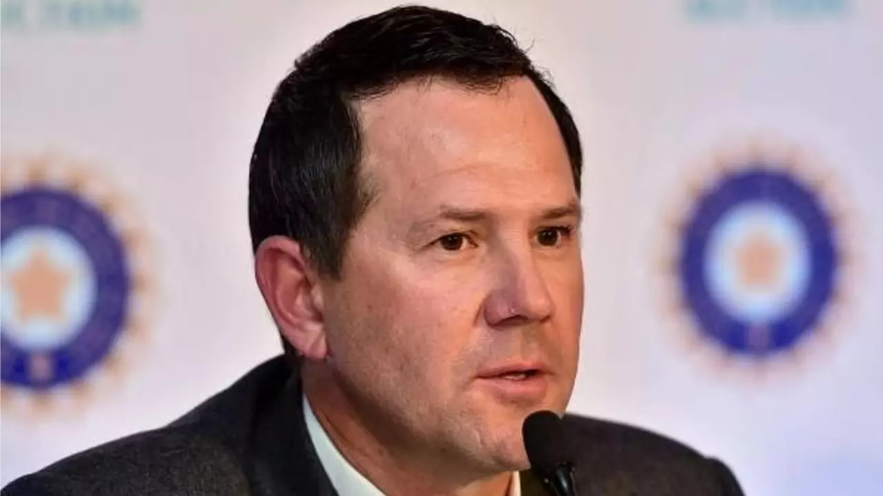 Ricky Ponting Helps Australia Batsmen