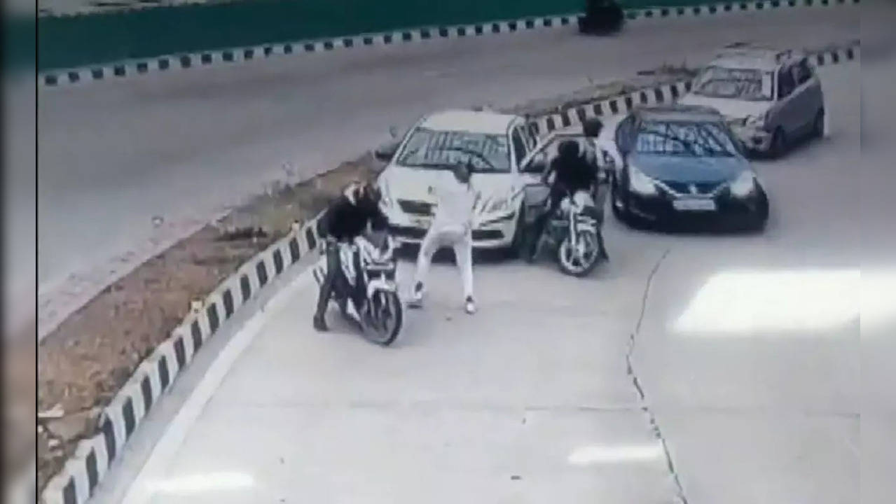 Footage Of Robbery Inside Delhi's Pragati Maidan Tunnel