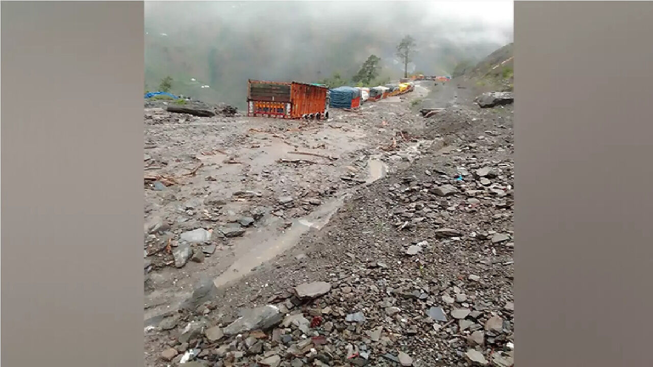 Jammu-Srinagar Highway Blocked at Multiple Places as Rain Causes Landslides - Vimarsana News