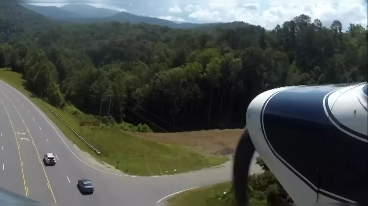 Pilot Makes Emergancy Landing In The Middle Of A Busy Highway Without Hitting A Single Vehicle, Clip Resurfaces - Vimarsana News