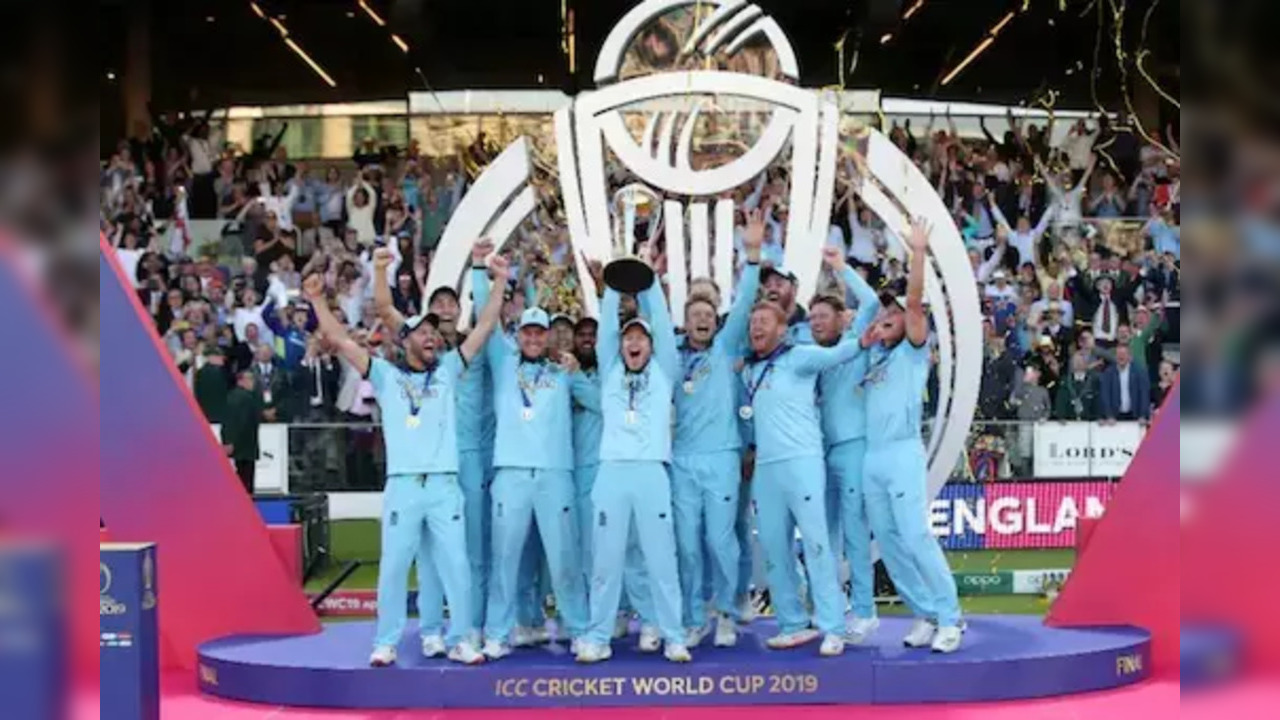 Defending Champions England lifting 2019 Cricket World Cup