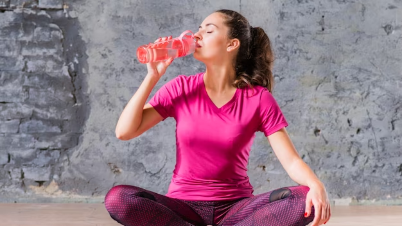 You Should ‘Always Sit’ While Drinking Water As Per Ayurveda