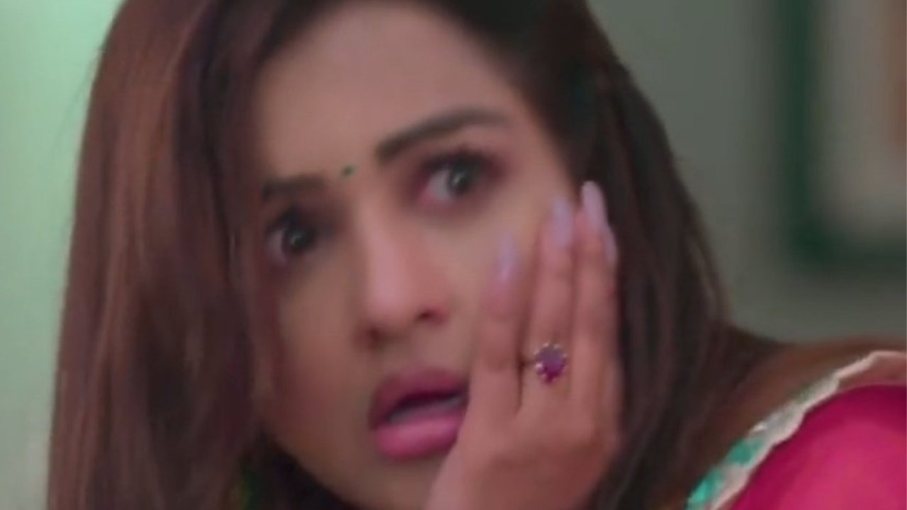 Anupamaa TWIST: Anuj SLAPS Maaya After She Curses Anupama To Die. MaAn To Start A New Life In America