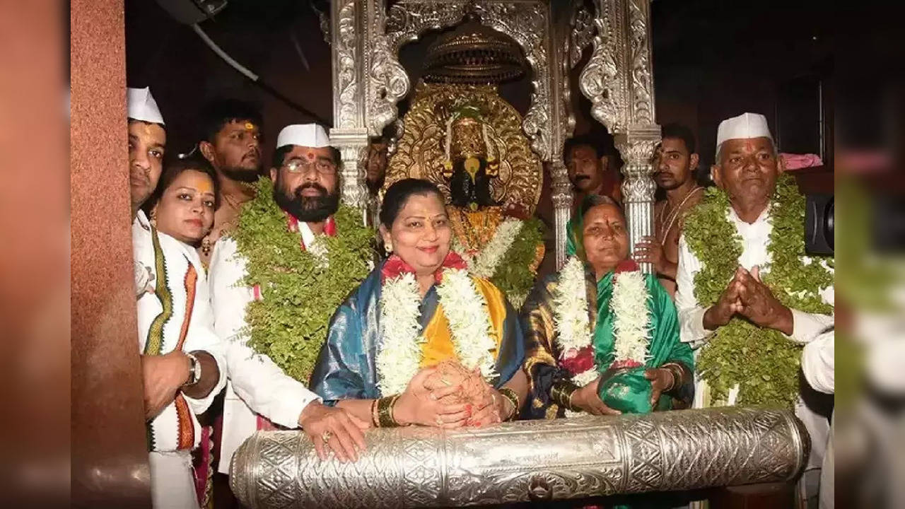 ​Chief Minister Eknath Shinde And His Wife Perform Mahapooja Of Lord Vitthal Rukmini In Pandharpur