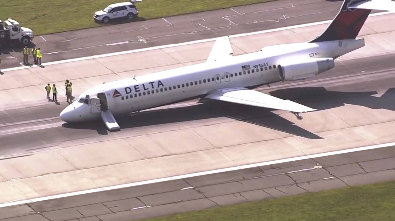 Delta Flight Lands Without Front Landing Gear At US Airport