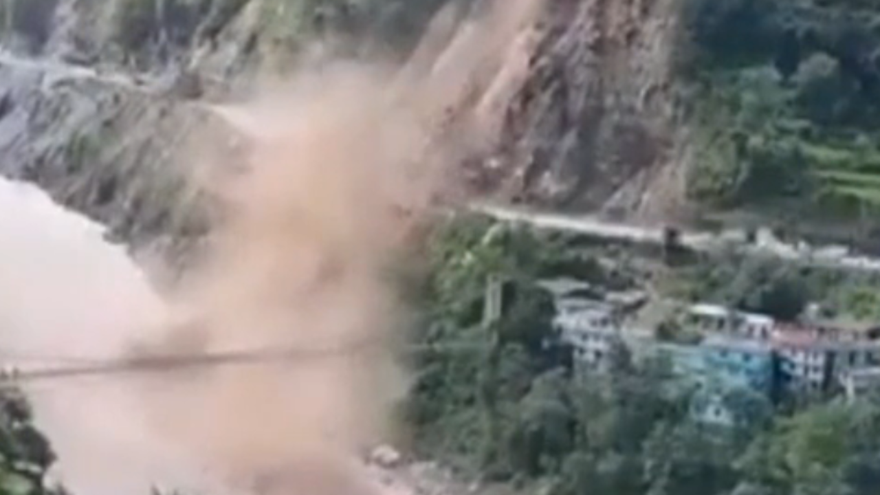 Heavy Rain Triggers Landslide On A Highway To Badrinath, Stranding ...