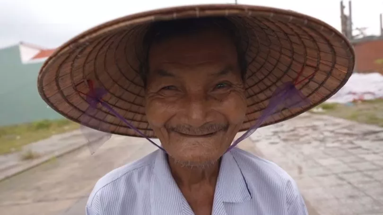 Thai Ngoc | This 80-Year-Old Man Hasn't Slept in 60 Years, Doctors Don't Know Why - Vimarsana News