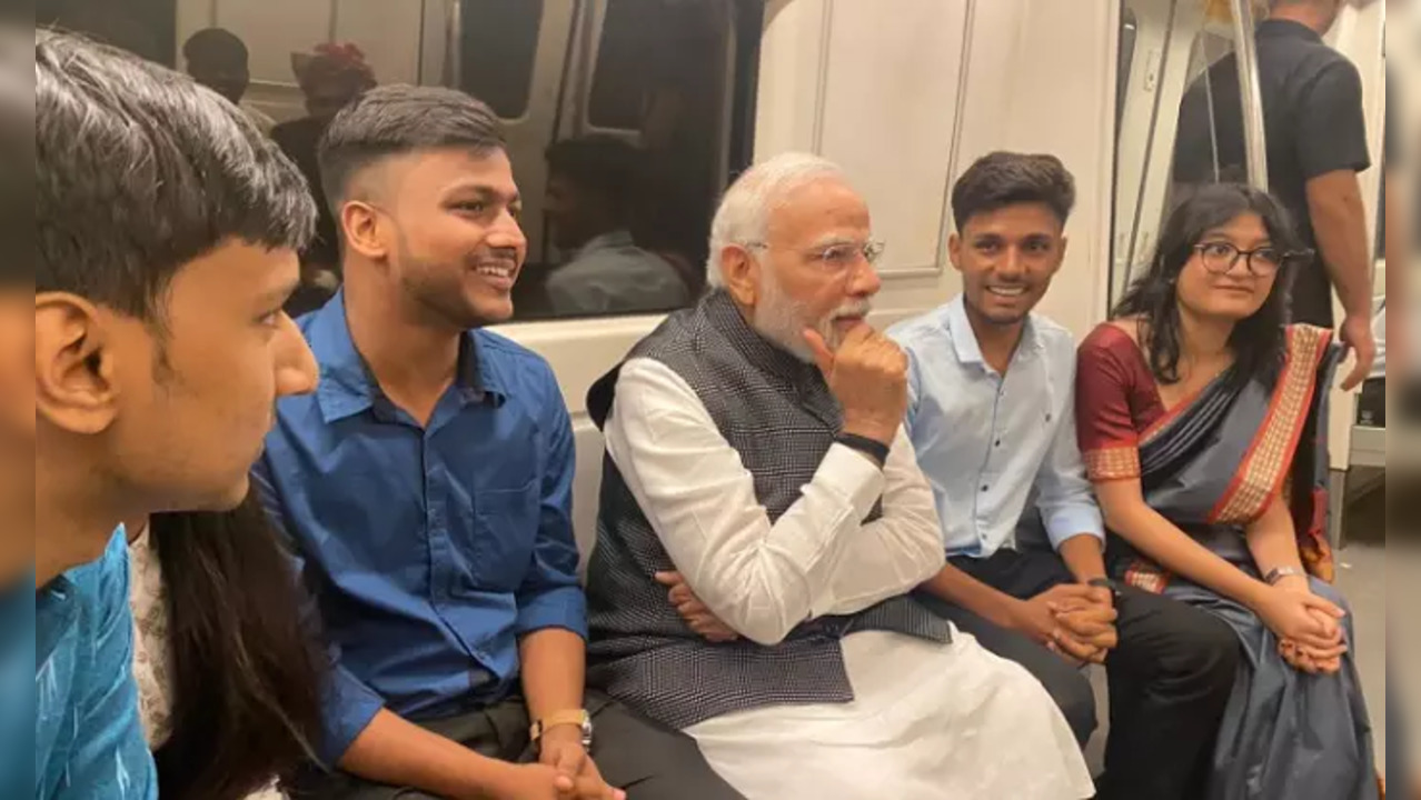 PM Modi Takes Metro to Attend Centenary Celebrations of Delhi University