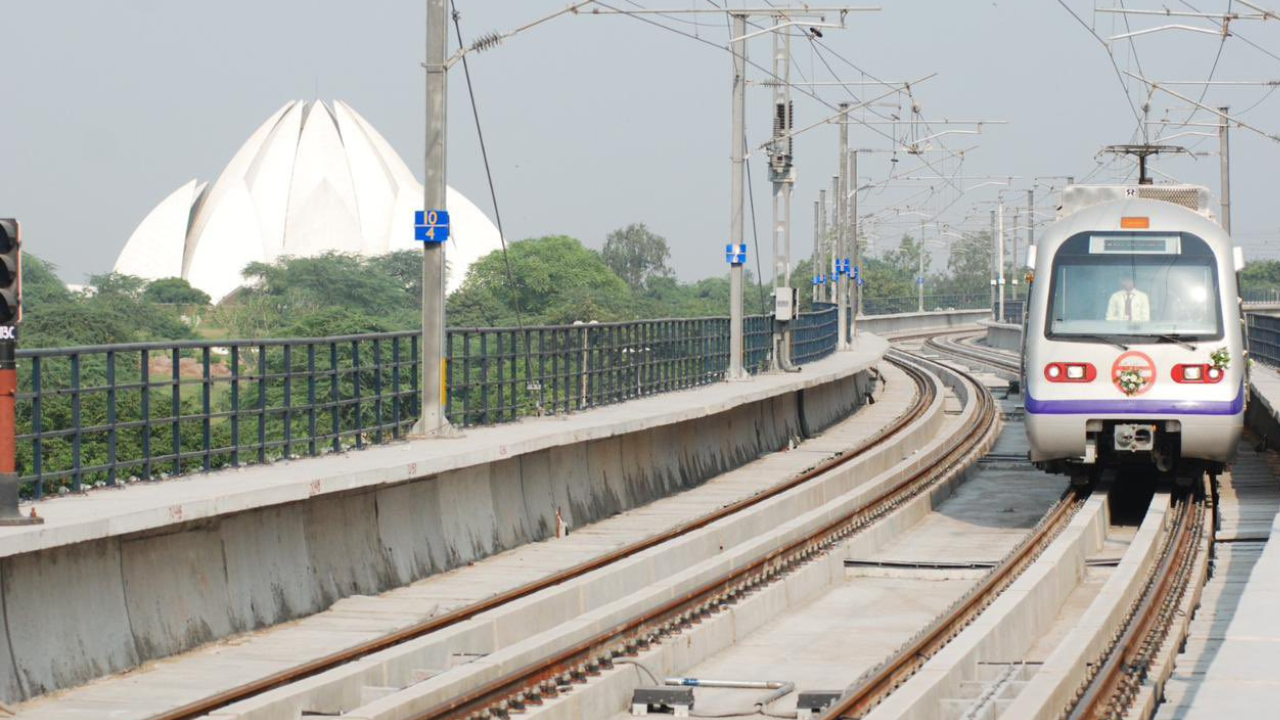 Are Liquor Bottles Allowed In Delhi Metro? ALL CONFUSIONS CLEARED By