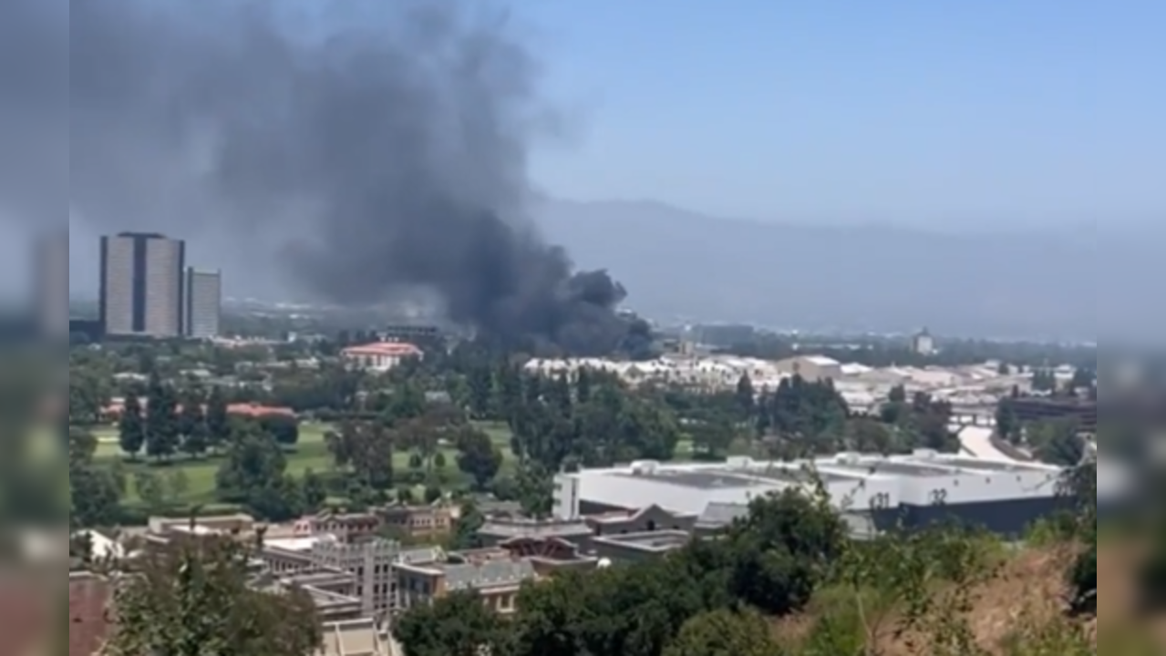 Video: Fire Breaks Out At Warner Bros. Studio in California After ...