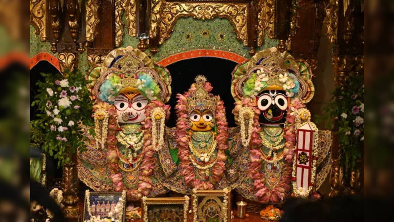 Find out why Lord Jagannath offered rasogulla to Maa Laxmi on Niladri Bije