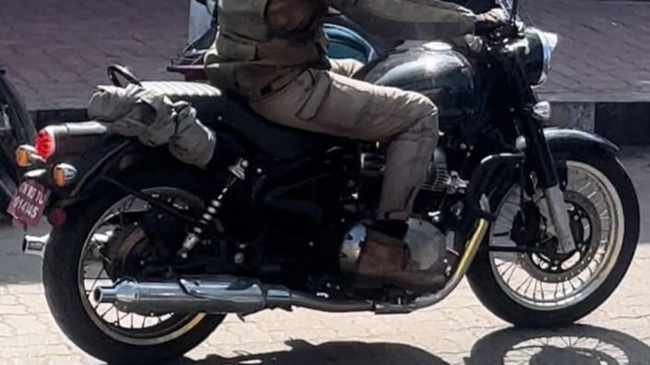 ​Upcoming Royal Enfield Classic 650 Spied Uncamouflaged: Not Much Left To Say (Image Credits: Instagram, Abhinesh Nagarajan​)​