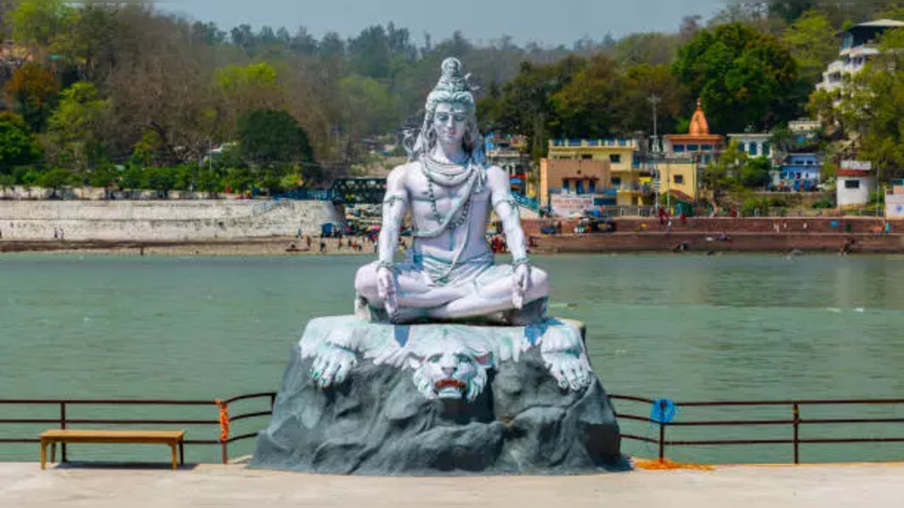 Find out how to worship Lord Shiva in the month of Sawan