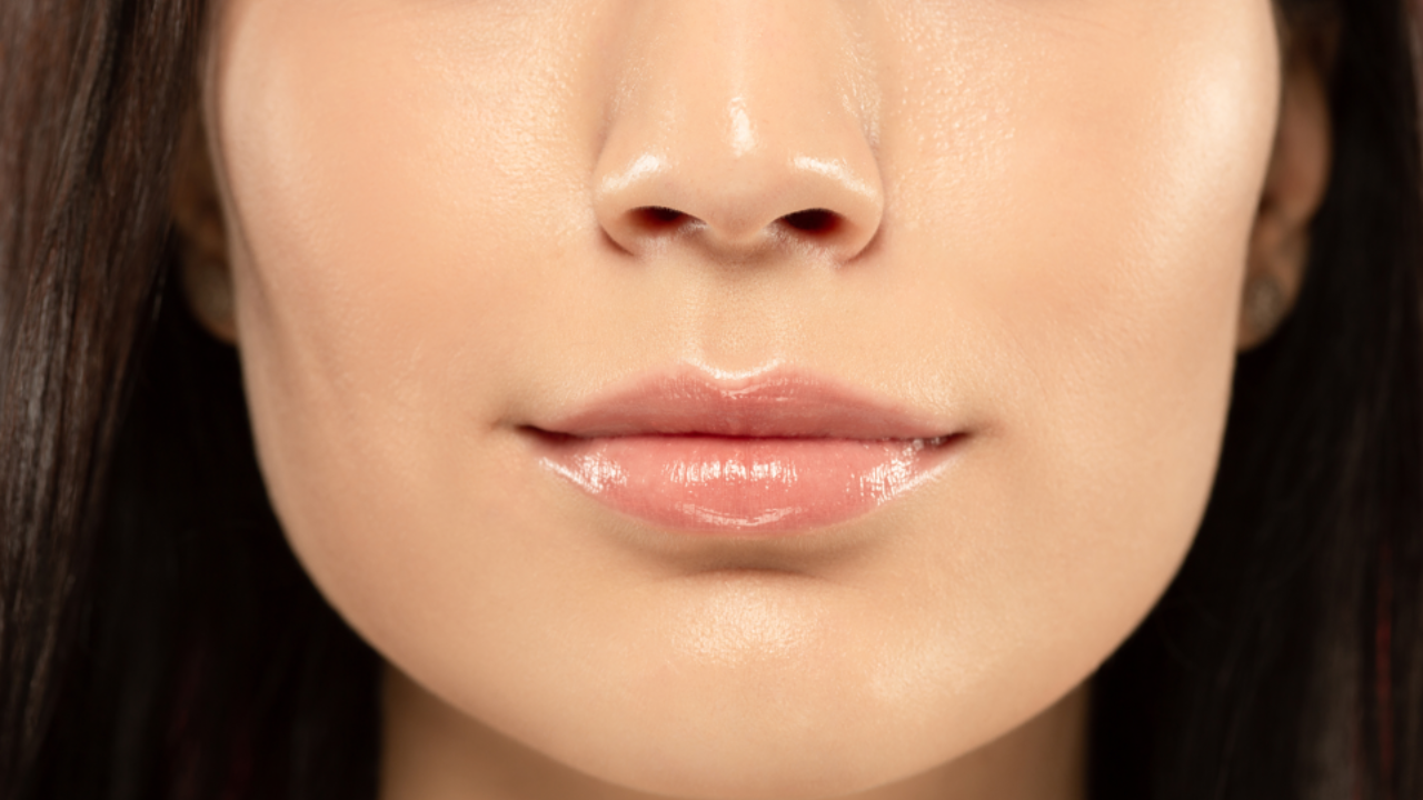 4 ways to get glossy lips naturally. Pic Credit: Freepik