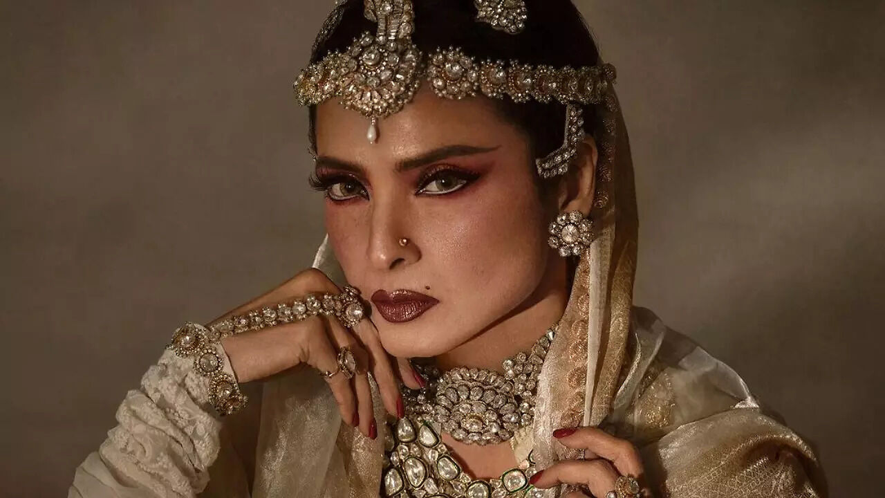 Rekha Says 'Love Doesn't Disappear' Over Time As She Opens Up On Relationship: It Is Forever - Vimarsana News