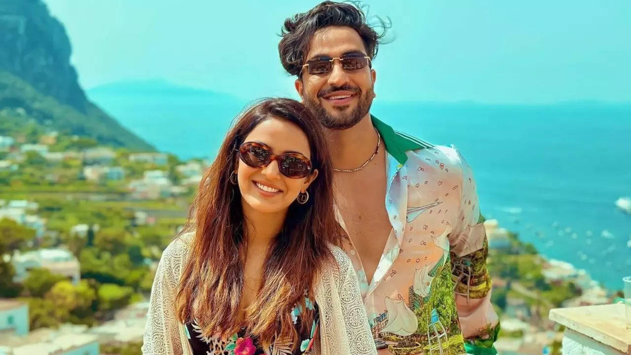 Aly Goni surprises GF Jasmin Bhasin on her birthday