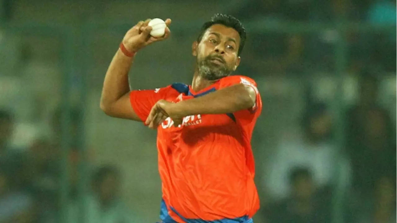 Former India Pacer Praveen Kumar And His Son Narrowly Escape Major Car Accident