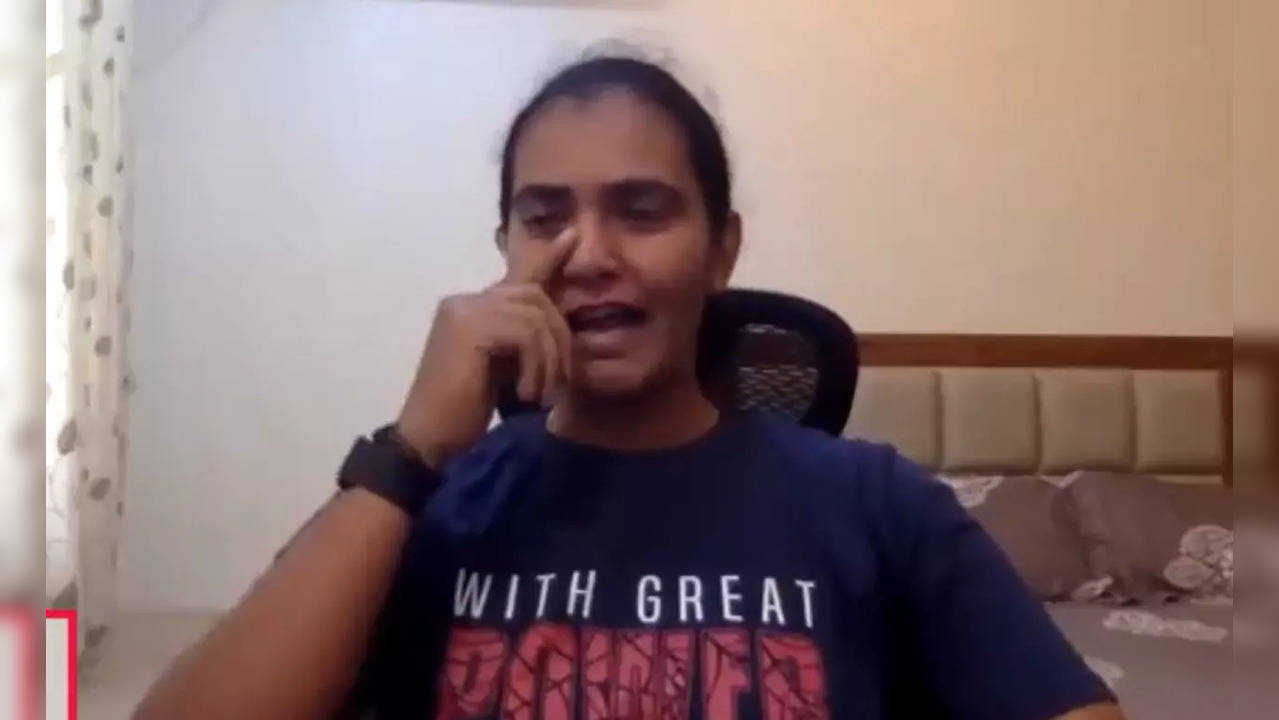 Shikha Pandey in tears.