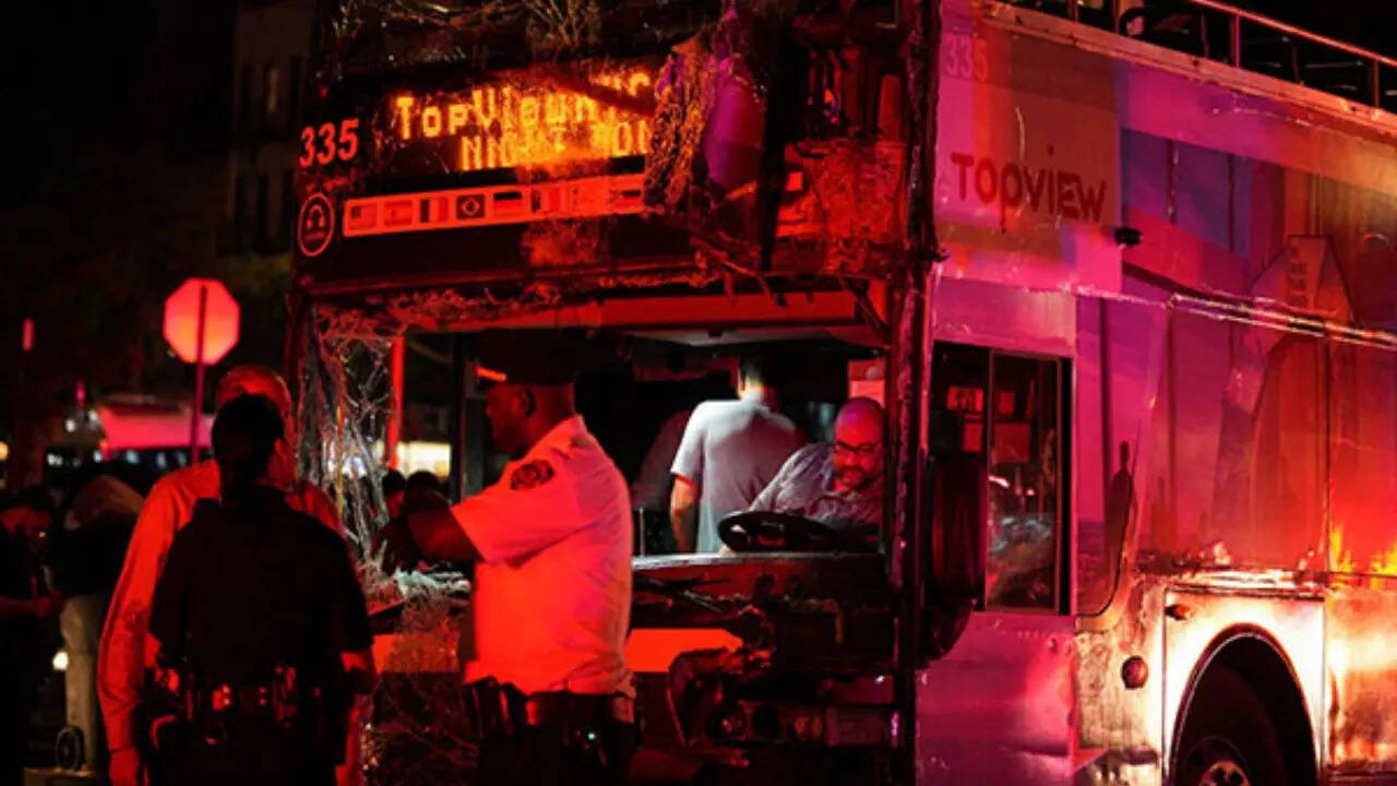 Us Accident 18 People Hospitalised After Major Double Decker Bus Us Accident 18 People Hospitalised After Major Double Decker Bus