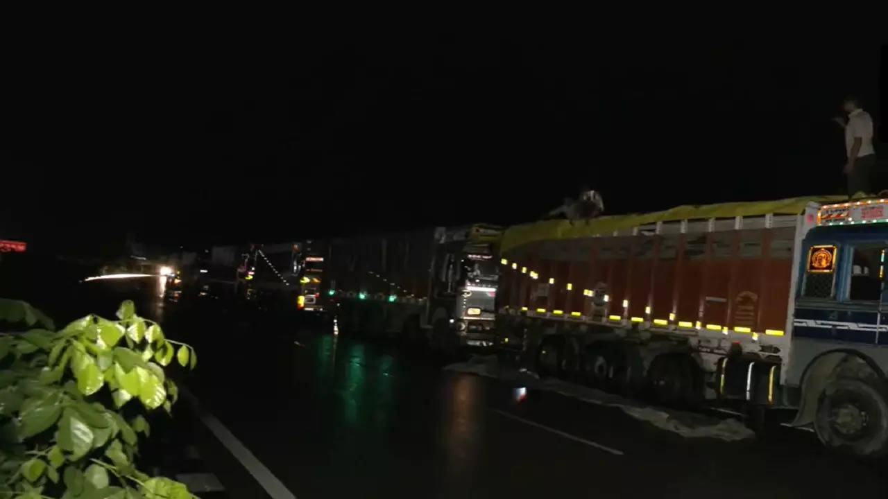 Traffic on Jammu-srinagar Highway