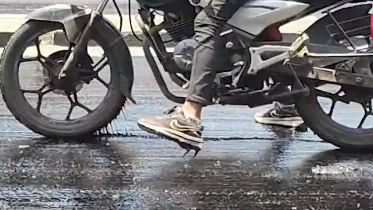 how to clean and dry of your shoes in monsoon