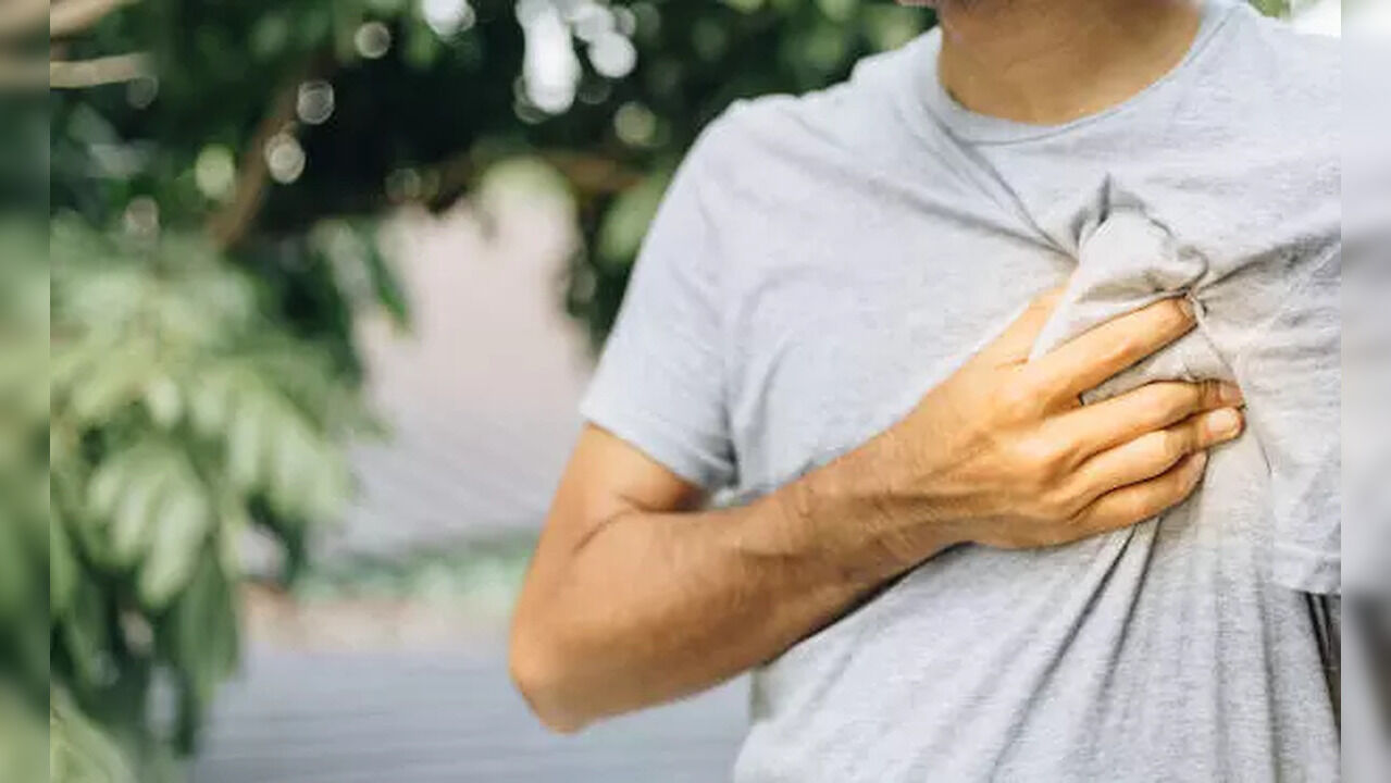 23-year-old Smoker Suffers A Heart Attack, Doctors Vapourise Blockage In His Arteries Through A Laser - Vimarsana News