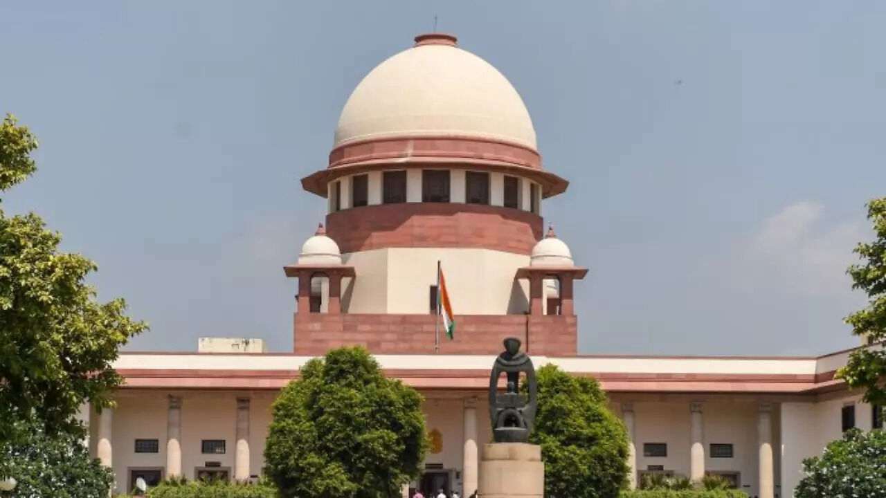 Supreme Court Issues Notice To Centre On Delhi Government's Petition Over Control Of Services; Hearing On July 17 - Vimarsana News