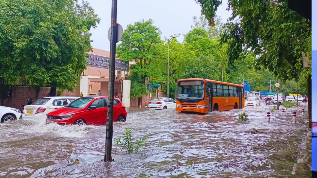 Waterlogging in Delhi | Photo credit: Twitter/Haseebchoudhryy