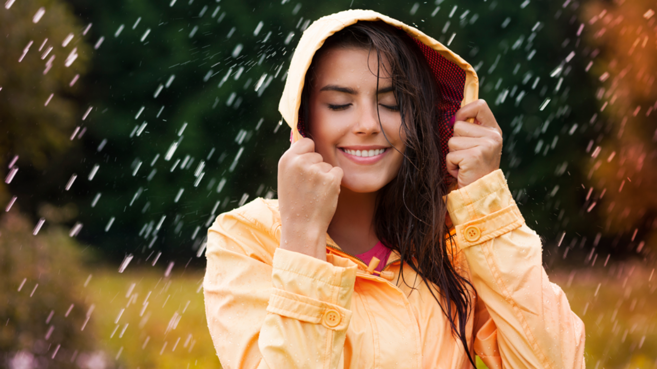 Monsoon Skincare: Make Your Skin Glow Like Never Before With These Expert-Suggested Tips - Vimarsana News