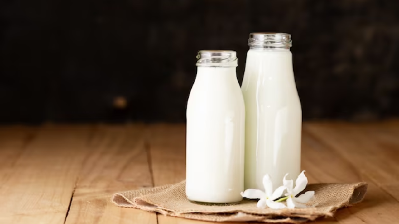 Milk Consumed On Empty Stomach Reduces Ageing: Expert Recommends The Ideal Time To Drink It