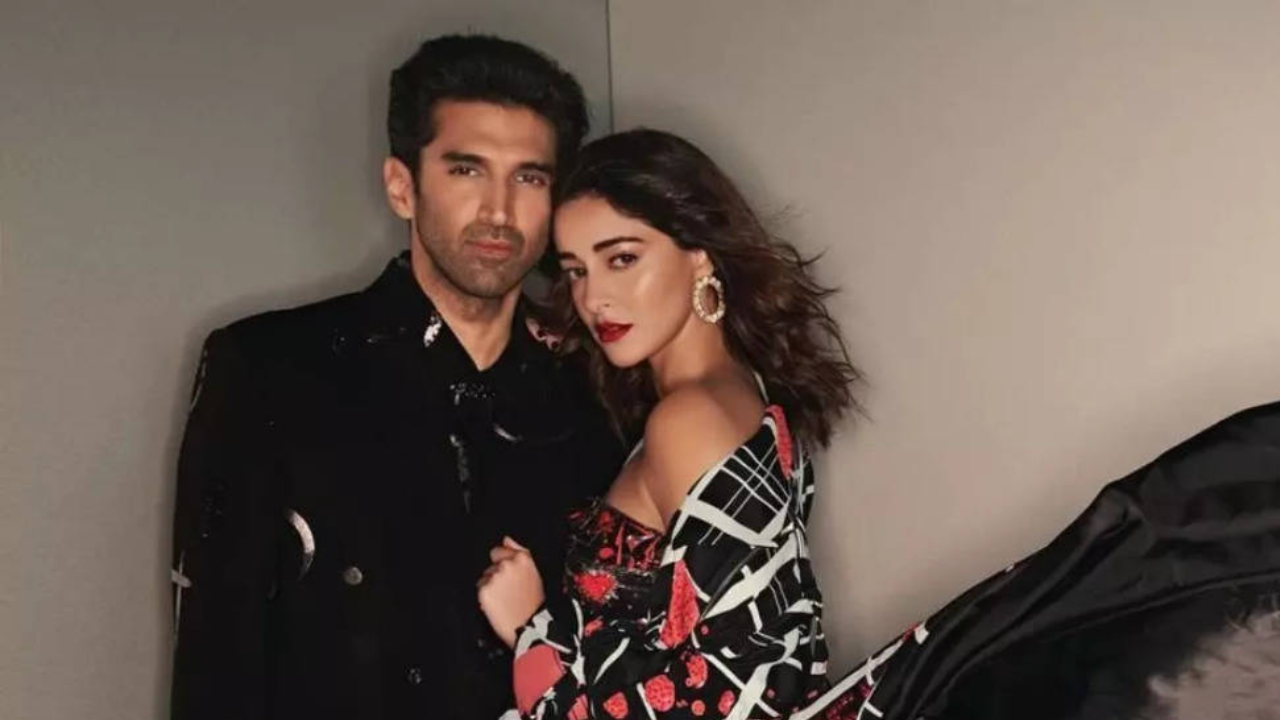 Ananya Panday Aditya Roy Kapur Confirm Dating Rumours Lovebirds