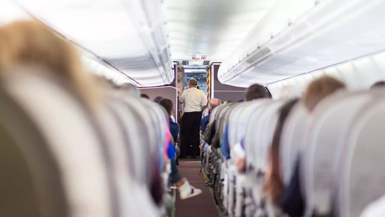 Easyjet Pilot Asks 20 Passengers To Get Off Plane ‘too Heavy For Takeoff Viral Video Times Now