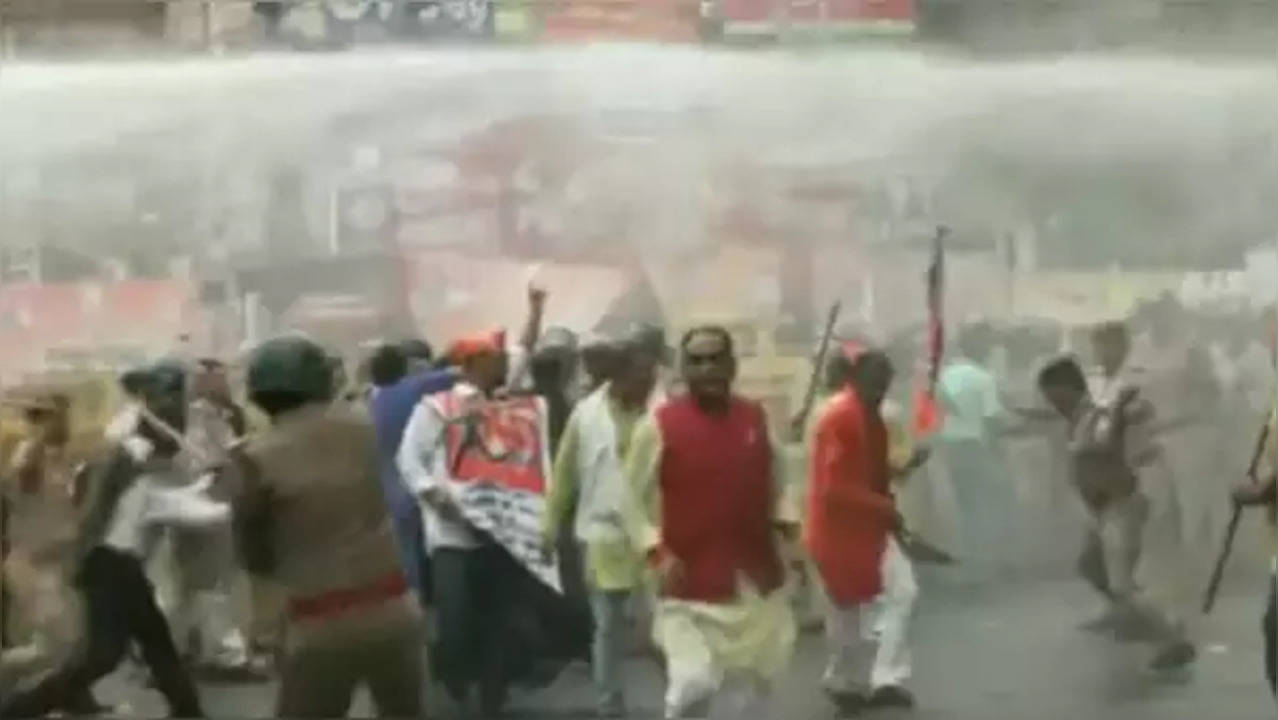 BJP Worker Dies during protests in Patna