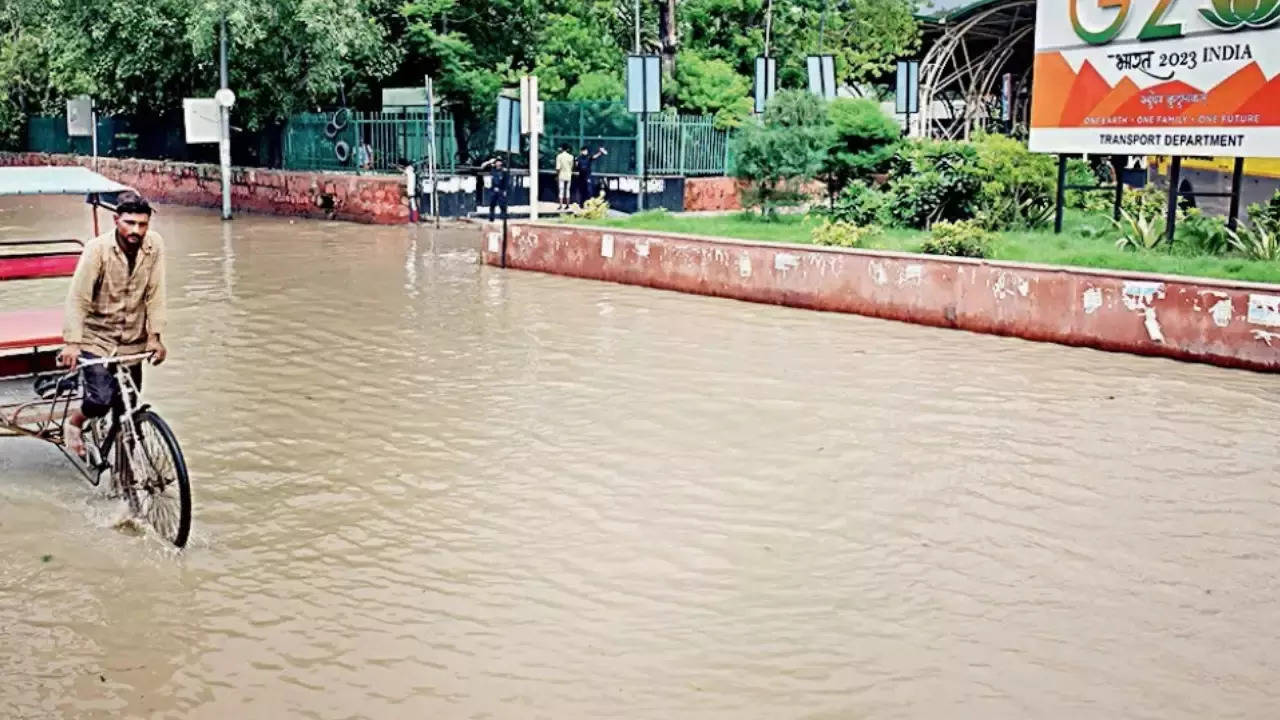 ISBT Kashmere Gate flooded