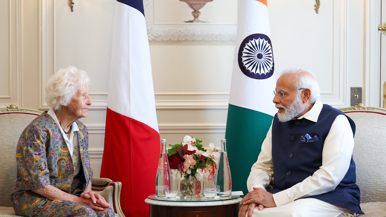 Why PM Modi Met This French Nonagenarian Lady In Paris? Clue: Yoga ...
