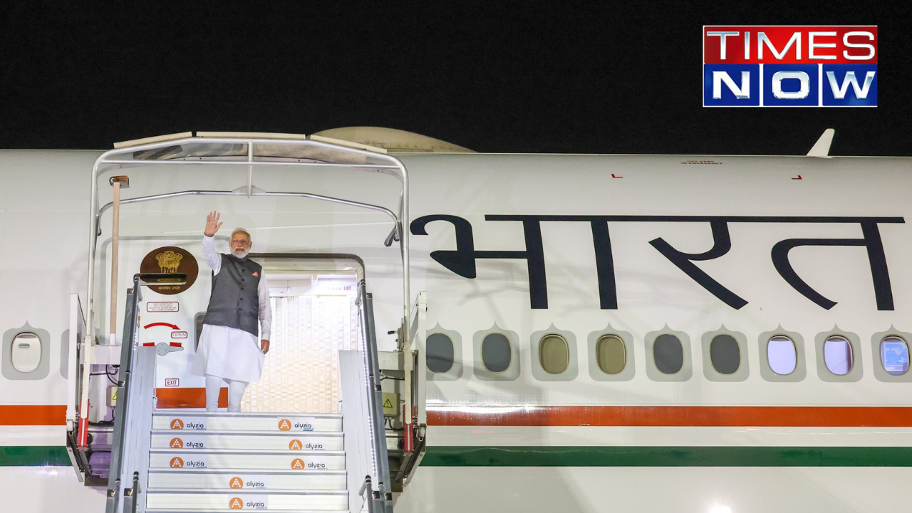 pm modi leaves for uae