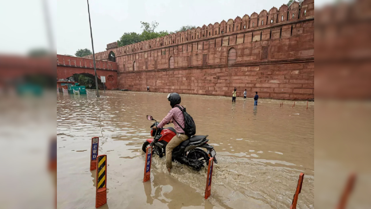 ​Delhi Flood Crisis: Yamuna Level Receding; IMD Predicts Moderate Rain​