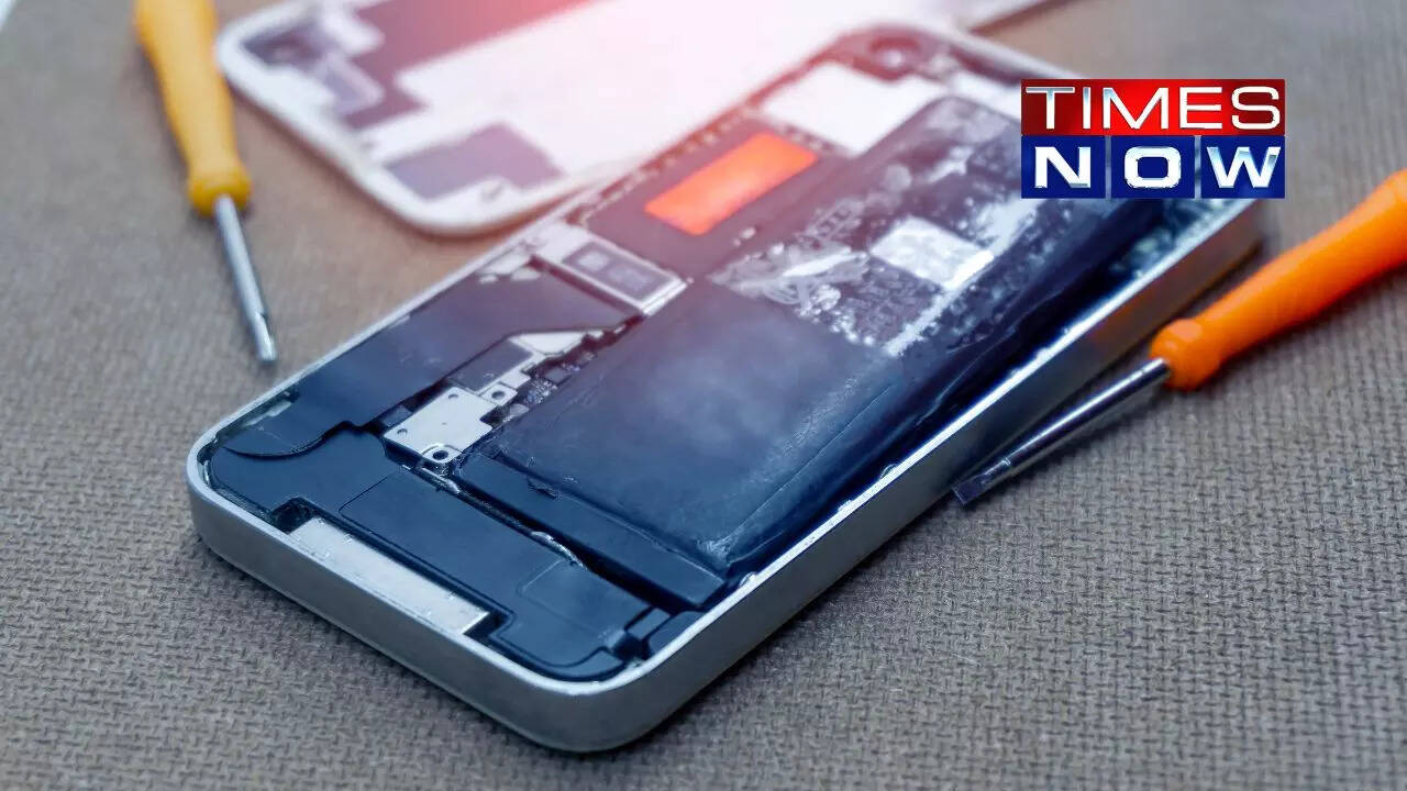Will Apple Redesign the iPhone?: As EU Mandate Requires All Smartphones, Including iPhones, to Have Replaceable Batteries by 2027 - Vimarsana News