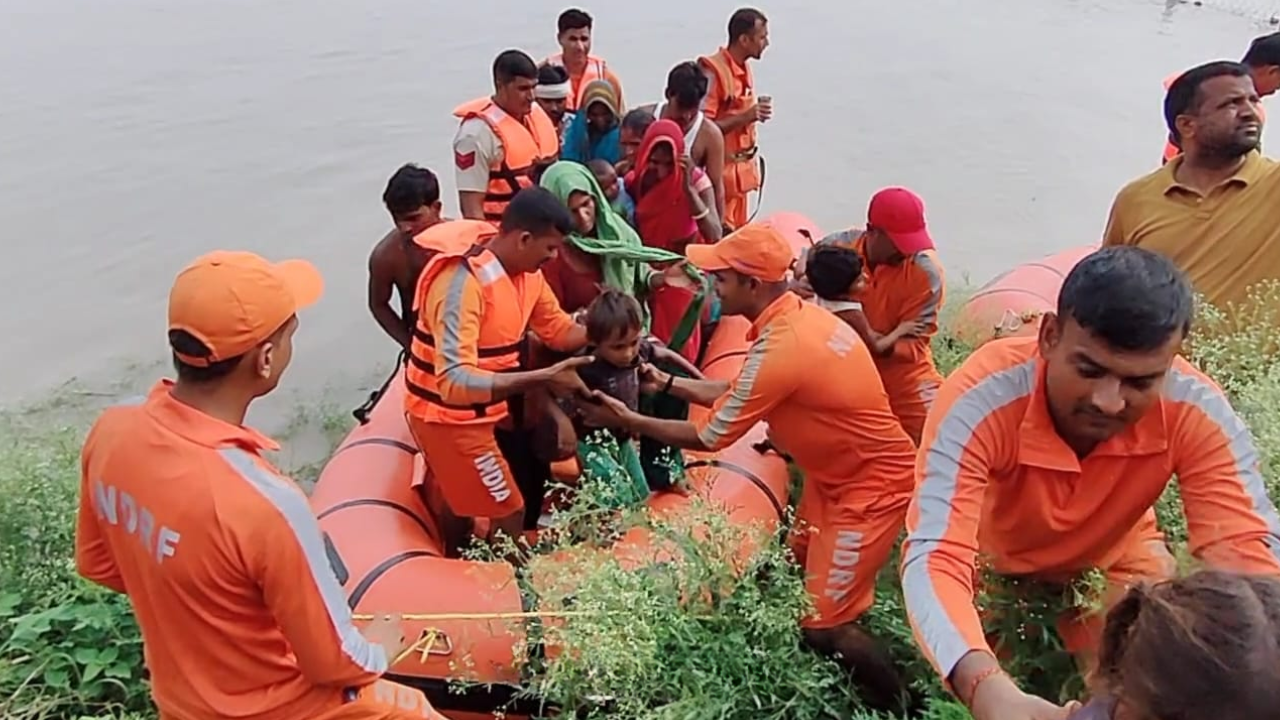 Rescue operation in Delhi by NDRF. | Photo: 8th BN NDRF