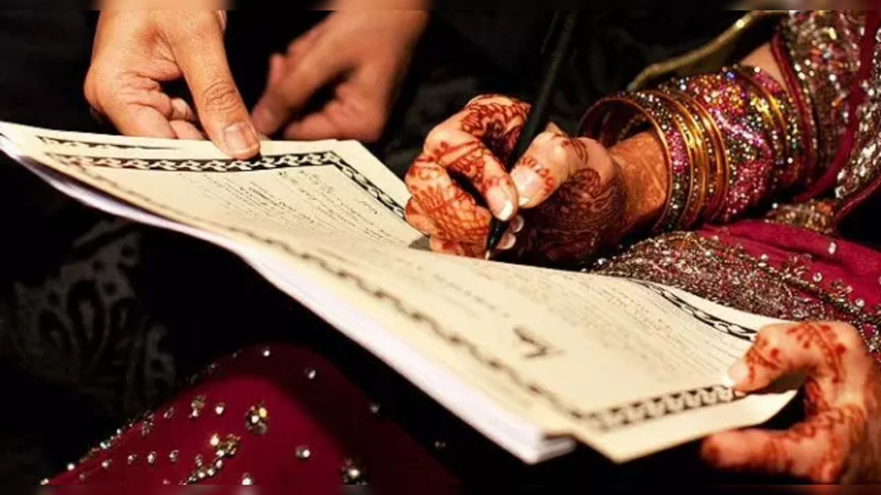 Woman loots 27 women after marrying them (Representative image)