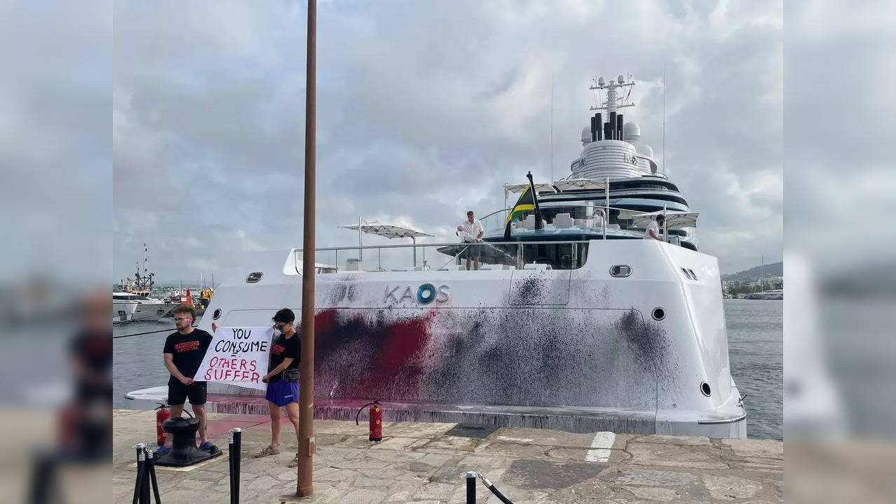 300 million dollar yacht vandalized