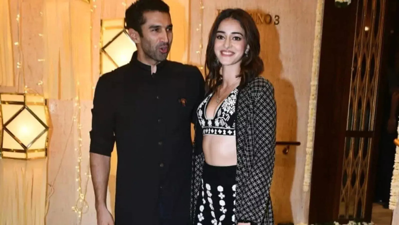 Ananya Panday, Aditya Roy Kapur Can't Stop Smiling In NEW Viral Pic From Portugal. See Inside