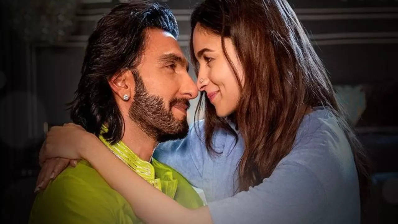 Rocky Aur Rani Kii Prem Kahaani's Ve Kamileya Out! Alia Bhatt, Ranveer Singh Treat Fans To Another Love Anthem