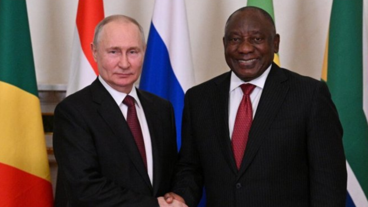 Russian President Vladimir Putin​ with his South African counterpart Cyril Ramaphosa